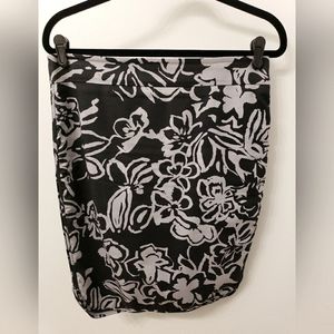 LOFT SZ 8 gray and black flower print skirt